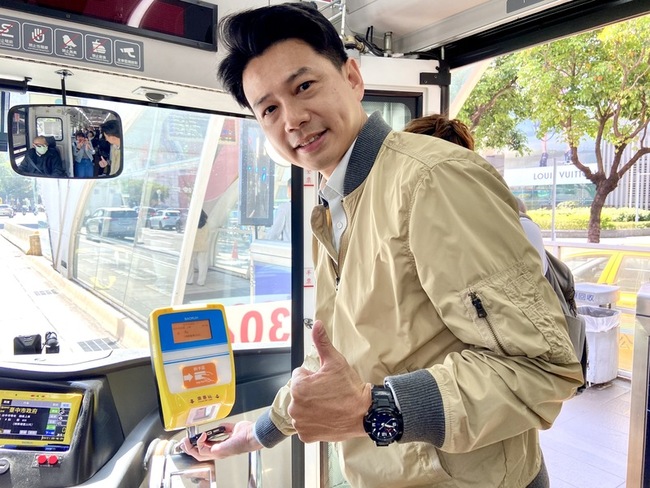 台中市民專屬乘車碼上線  用手機就能搭公車 | 華視新聞