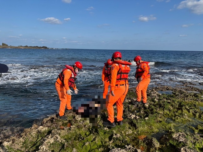 蘭嶼2落海遊客 上午尋獲1遺體1人尚失蹤 | 華視新聞