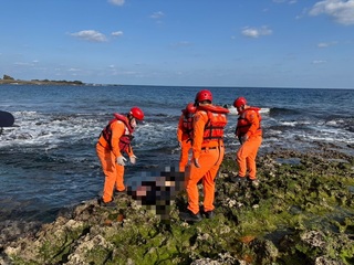 蘭嶼2落海遊客 上午尋獲1遺體1人尚失蹤