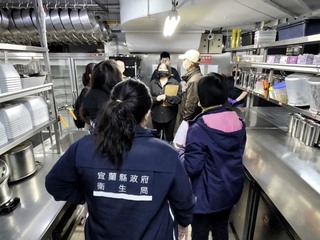 宜蘭知名火鍋店疑食品中毒63人不適 疾管署調查