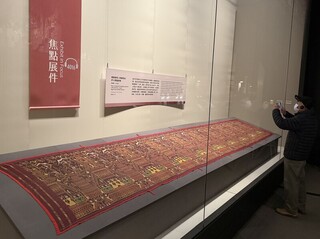 故宮南院織品展換裝 5米掛飾與精美拼布服受矚目