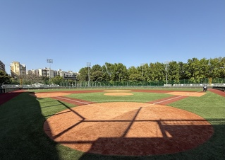 青年公園棒球場沒投手丘  少棒球員想辦法適應