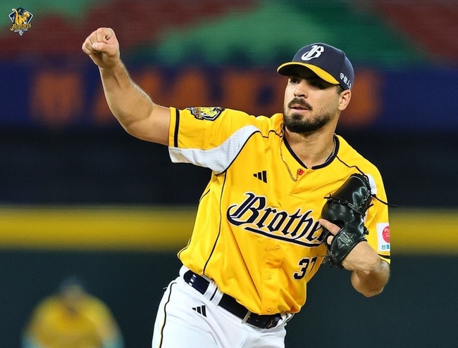 兄弟洋投黃博多咬牙籤引熱議 說明會讓自己放鬆 | 華視新聞