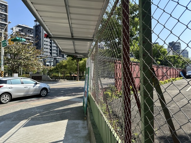 桃市施工圍籬標準圖例4/1上路  盼助人車行安全 | 華視新聞