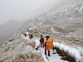 高山積雪漸融藏危機 太管處：登山備妥雪地三寶