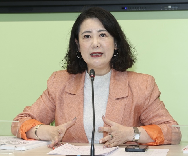 藍籲停漲電價調整能源政策  綠批勿造謠混淆視聽 | 華視新聞