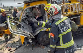 台中大甲砂石車撞台電工程車 釀1死3傷