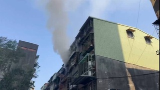 三重公寓火警  婦人燒傷送醫、男子命危急救