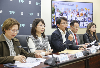 民眾黨團提超徵稅收條例 主張優先還債發現金6000元