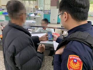 兒傳訊要借10萬元 台中男衝郵局欲匯款險遭詐