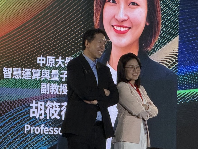 吳恩達：AI實現終身學習 提高小型團隊競爭力 | 華視新聞