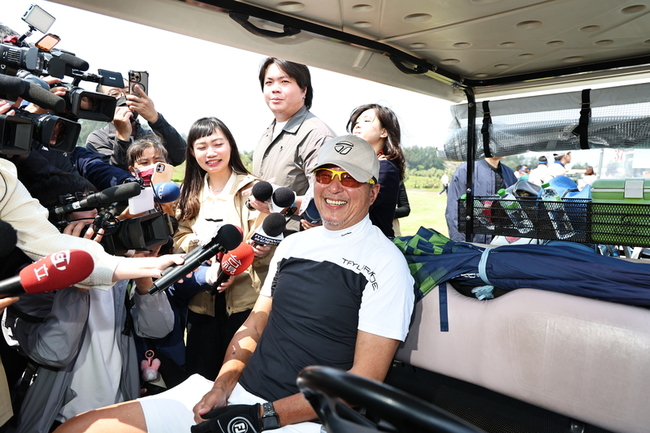 曾國城扁桃腺發炎缺席公益活動 王偉忠：忘情於江湖 | 華視新聞