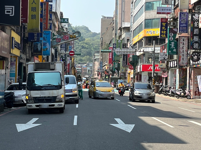 基隆推路暢專案  警騎車繞市區取締併排違停 | 華視新聞