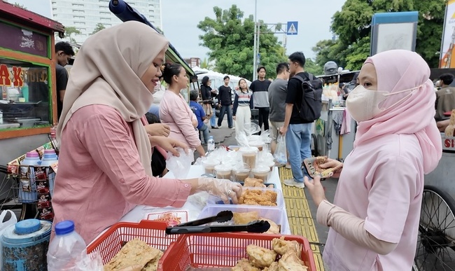 穆斯林齋戒月禁飲食 印尼餐廳推開齋優惠、攤販搶客 | 華視新聞