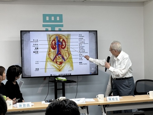 柯文哲傳血尿腎結石 老師謝炎堯願任醫療小組召集人 | 華視新聞