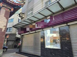 台中梧棲銀樓遭2歹徒行搶逃逸 警封鎖現場調查