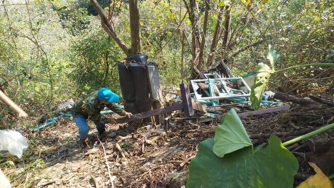 屏東森林遭棄400公斤廢棄物 林保署加強監控 | 華視新聞