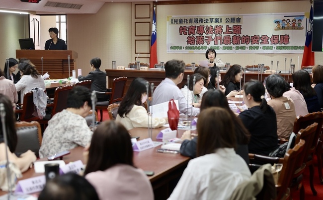 立委與民團催生兒童托育服務法 盼做兒童節禮物 | 華視新聞
