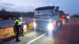 南投警陸空夾擊抓違規砂石車 2週取締193件