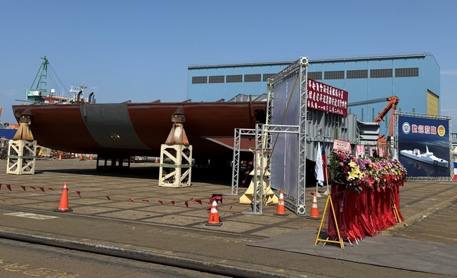 首艘高緯度遠洋巡護船安龍 總統：國艦國造不止步 | 華視新聞