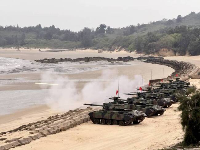 金防部拂曉太武操演 火砲射擊驗證外島作戰能力 | 華視新聞