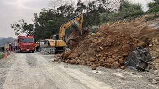 苗栗三義鄉公所發包工程邊坡坍塌 1名工人遭活埋