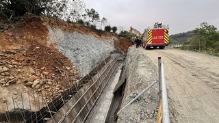 苗縣龍騰斷橋道路工程坍塌 1工人遭埋尋獲搶救中
