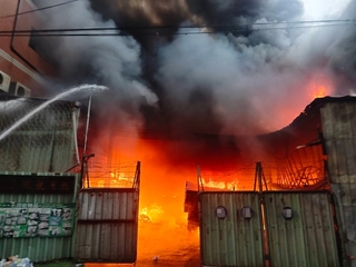 新北新莊資源回收廠火警 消防籲鄰近地區民眾關窗