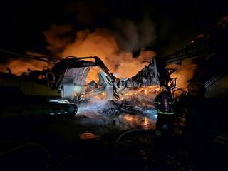 嘉義曾振農創立涼椅工廠遭祝融 燃燒7小時才撲滅