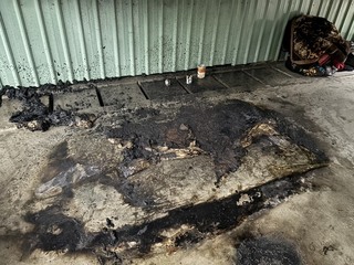 街友酒後口角鐵路橋下縱火撲滅  苗栗警帶回送辦