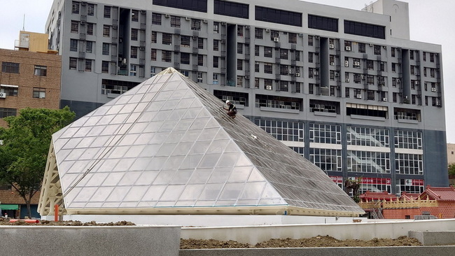 嘉市新建義昌公園地下停車場 如羅浮宮玻璃金字塔 | 華視新聞