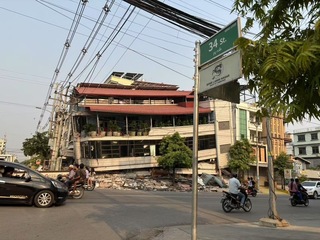 緬甸華僑：瓦城很多樓房倒塌 現場人員徒手挖掘