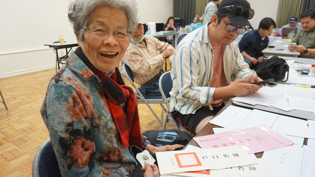 海外台灣人參與罷免 洛杉磯匯集350份連署書 | 華視新聞