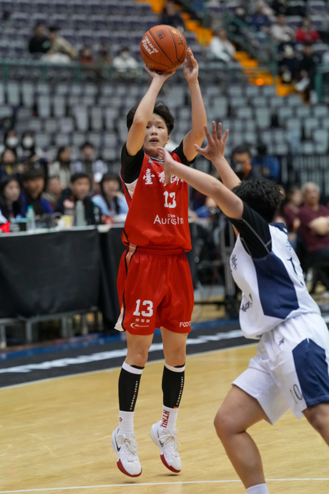 UBA林佳蓉39分率台師大奪季軍 喊不完美中的完美 | 華視新聞