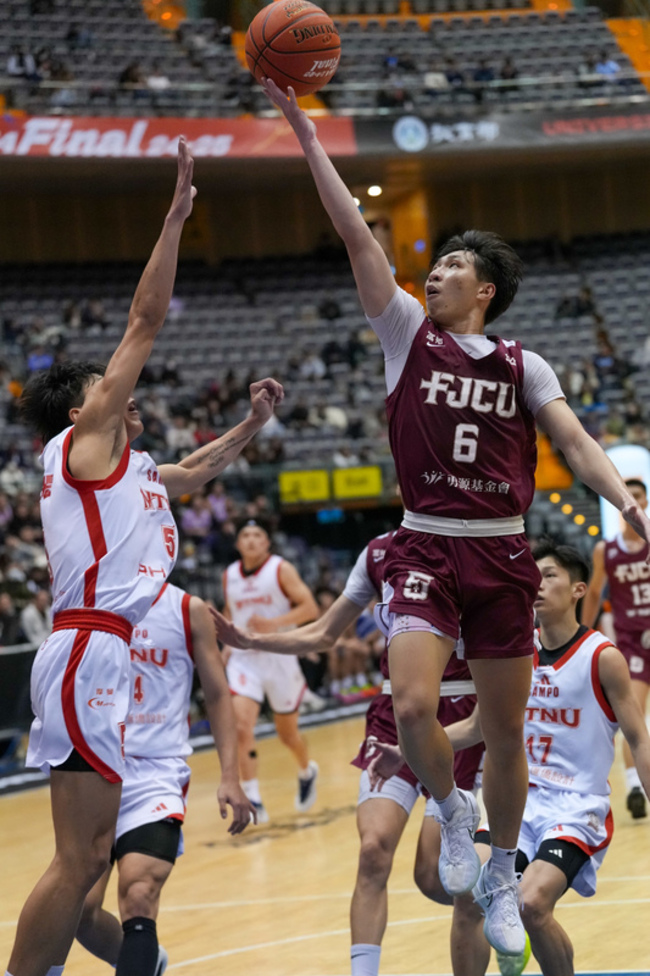 UBA王翊仲20分領軍 輔大擊敗台師大奪季軍 | 華視新聞