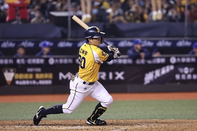 江坤宇3安3打點兄弟搶勝 前場失誤直言可惜沒擋下 | 華視新聞