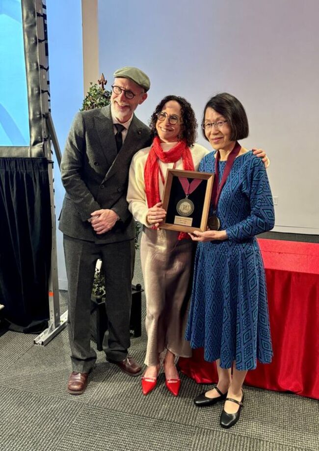 零雨獲頒紐曼華語文學獎 鼓勵女性詩人投入世界 | 華視新聞