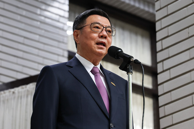 陸配小微涉武統言論未離境  卓榮泰：續依法執行 | 華視新聞