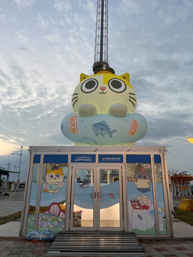 超人氣黃阿瑪巨型裝置 兒童節前夕現身大鵬灣 | 華視新聞