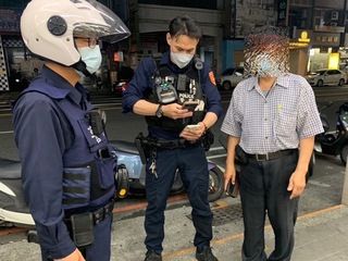 誤信網路女子援交 台南男子超商險購點數卡失金