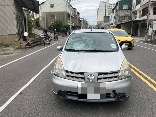 苗栗通霄死亡車禍 8旬婦穿越馬路遭撞送醫不治 | 華視新聞