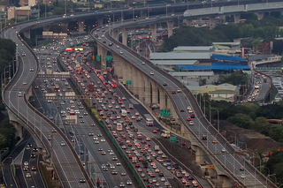 國道傍晚多處壅塞  部分路段車速20公里以下