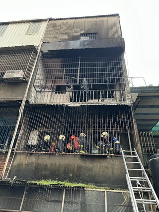 鶯歌住宅大火母女2死 警：屋主疑與妻口角點火逃離