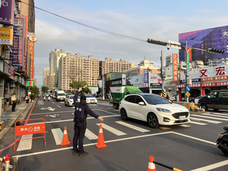 台中南屯飄瓦斯味 業者確認無外洩後解除封路管制