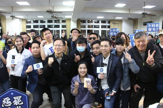 民團台中宣講「惡罷退散」 徐巧芯張啓楷籲反罷免 | 華視新聞