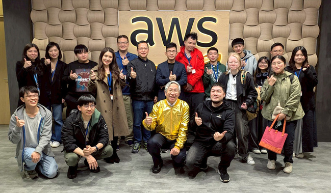 考取AWS證照 世新教師用經驗鼓勵學子投入雲端技術 | 華視新聞