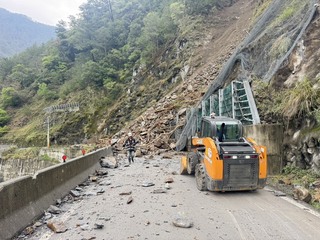 中橫便道9.2K落石坍方 下午2通行班次取消