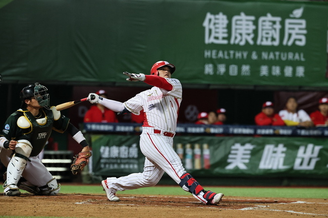 轉隊首戰很開心  陳子豪：守備緊張畢竟不是我強項 | 華視新聞