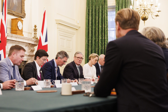 英首相一早與企業會商  不排除任何對美行動選項 | 華視新聞