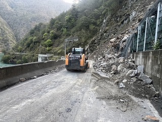 梨山中橫便道9.2K坍方單線搶通  暫不開放通行